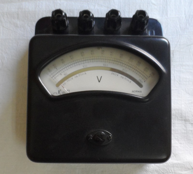 Voltímetro Analógico
