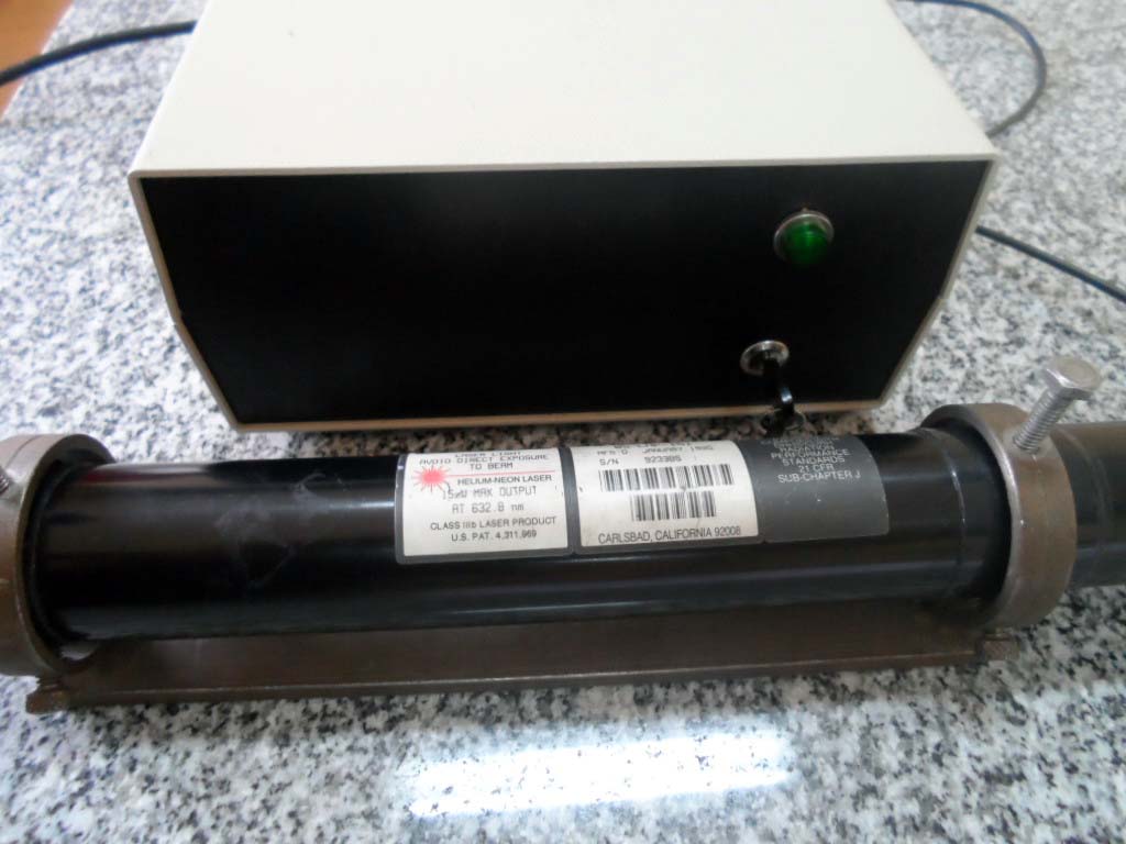 Laser He-Ne con fuente