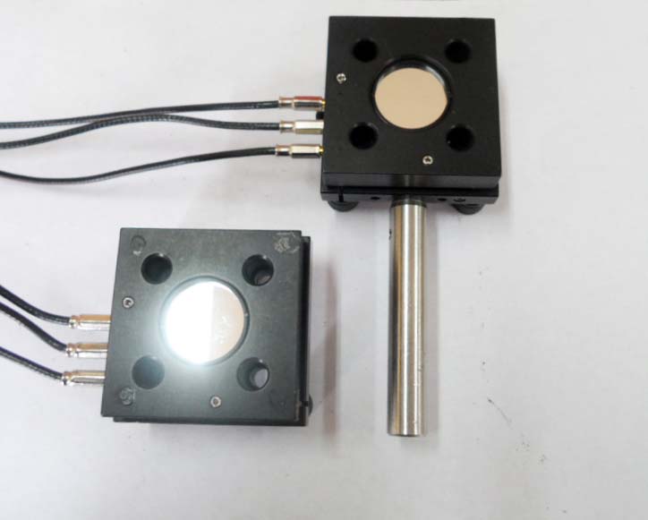 Soporte para espejos con desplazador piezoeléctrico